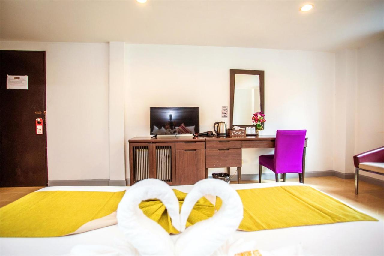 Sino House Patong Hotel Buitenkant foto