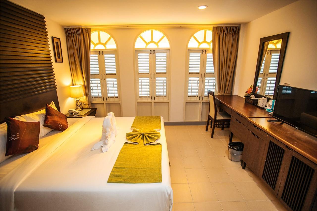 Sino House Patong Hotel Buitenkant foto
