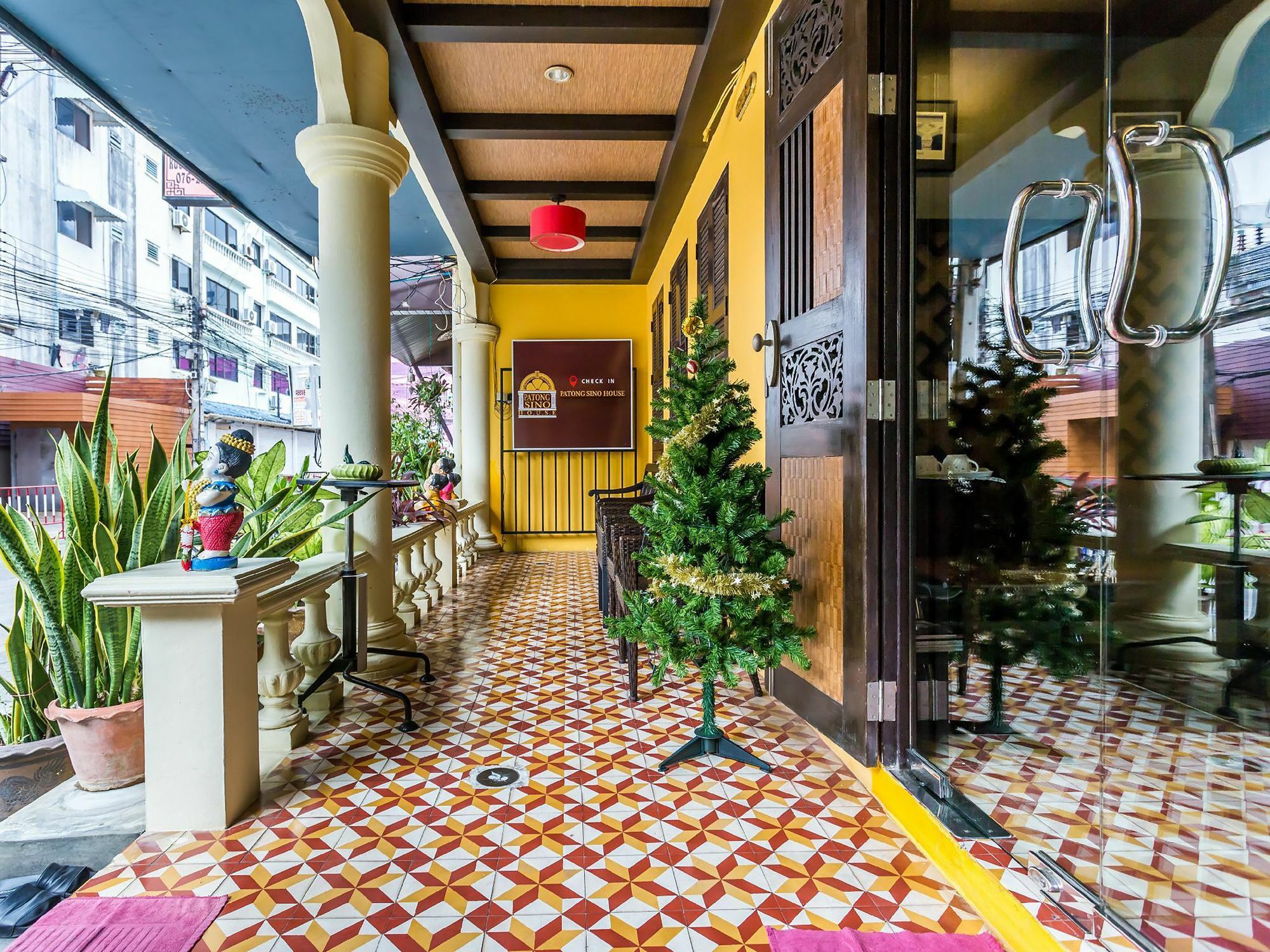 Sino House Patong Hotel Buitenkant foto
