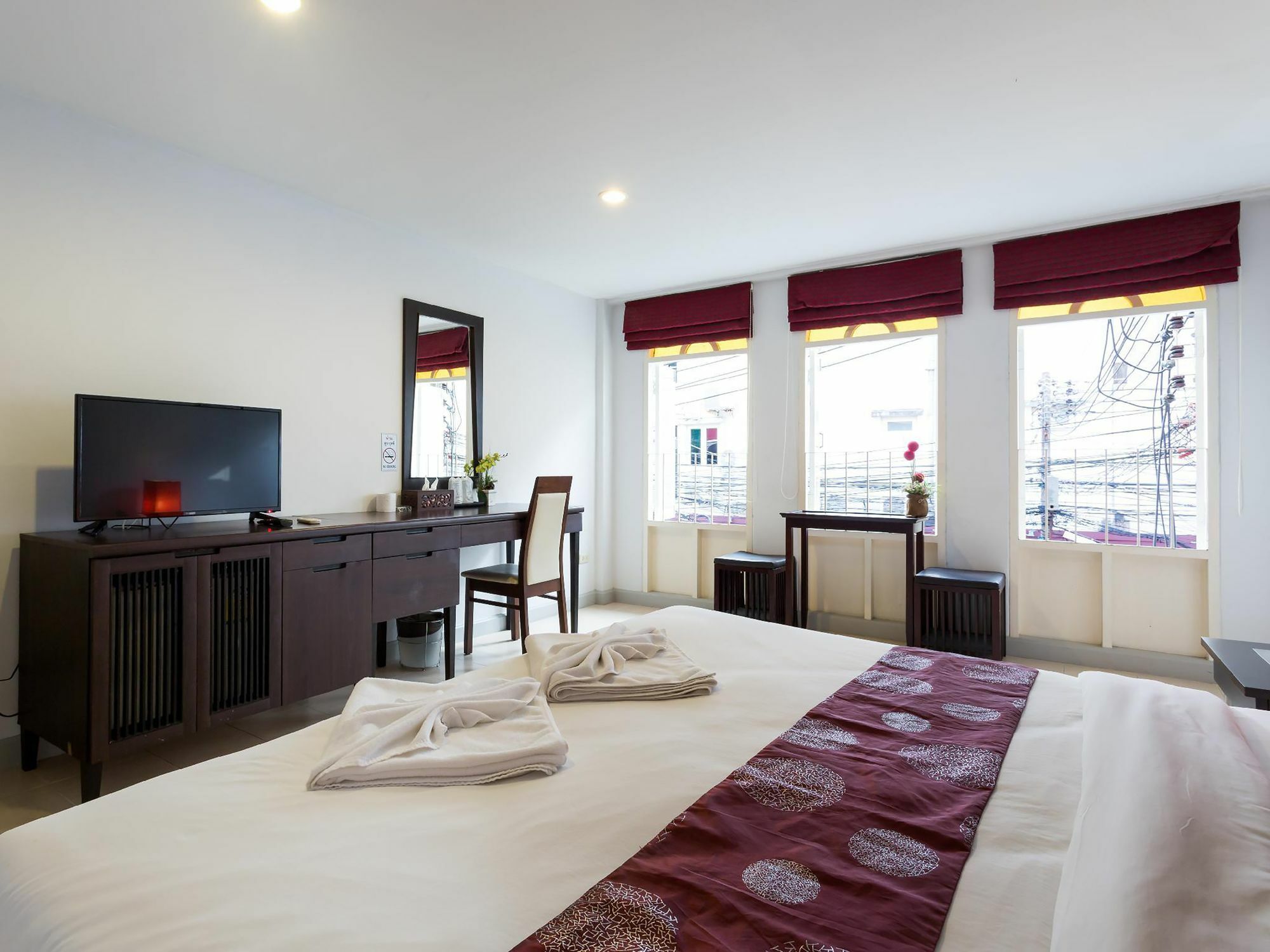 Sino House Patong Hotel Buitenkant foto