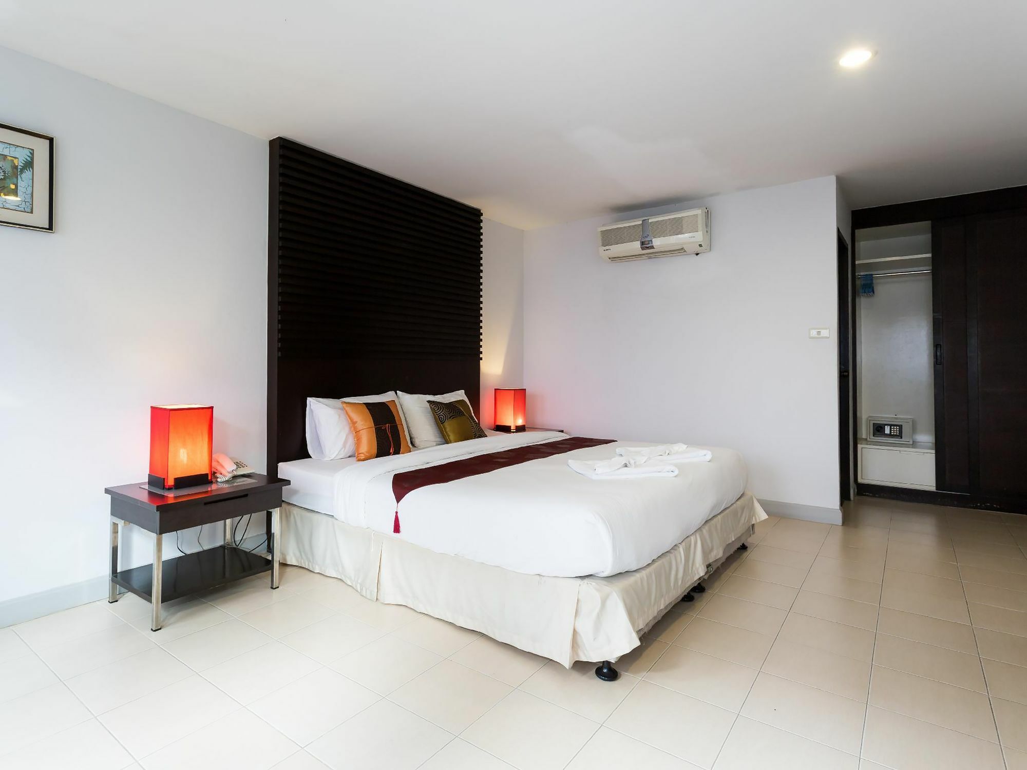 Sino House Patong Hotel Buitenkant foto