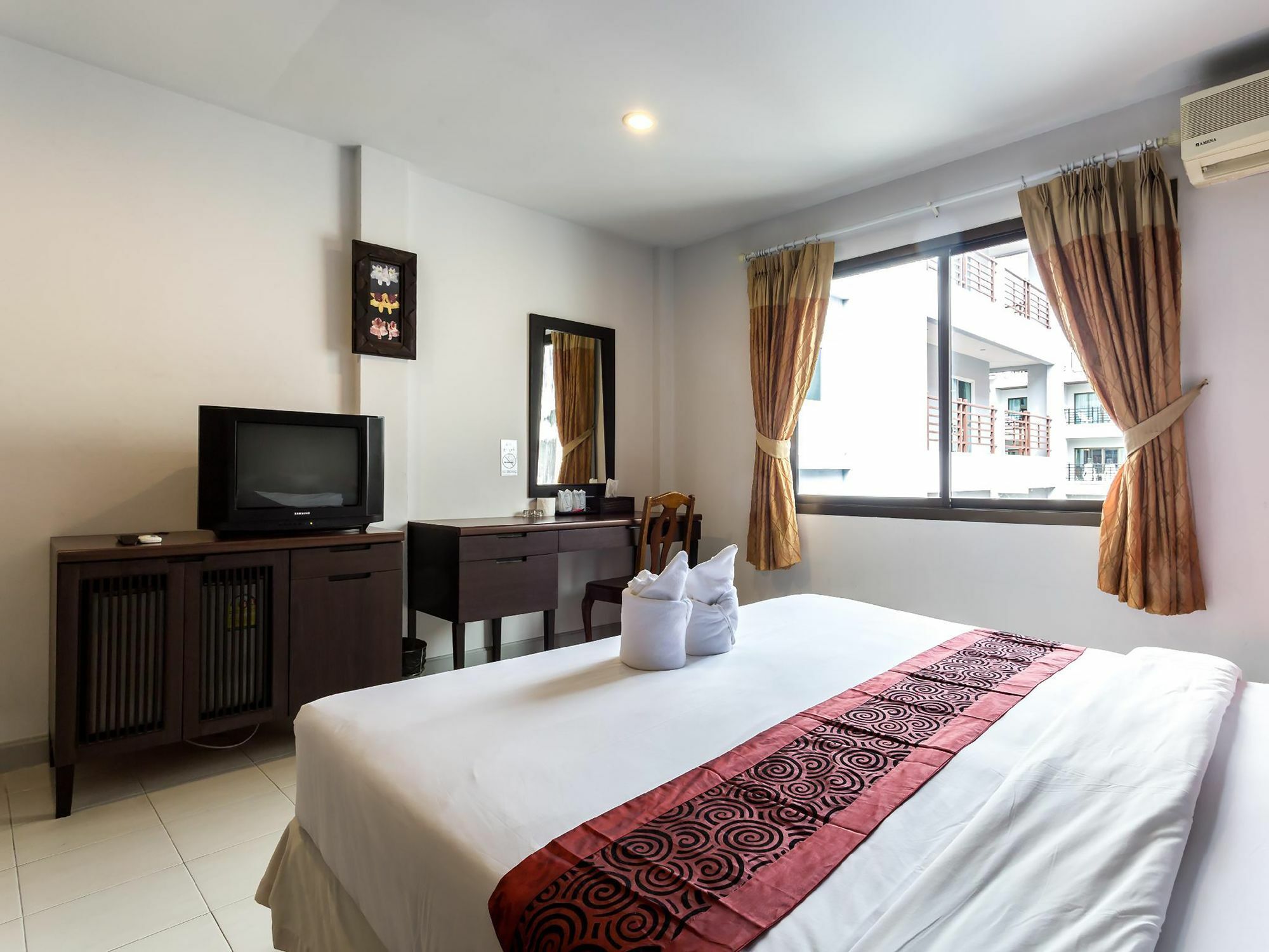 Sino House Patong Hotel Buitenkant foto