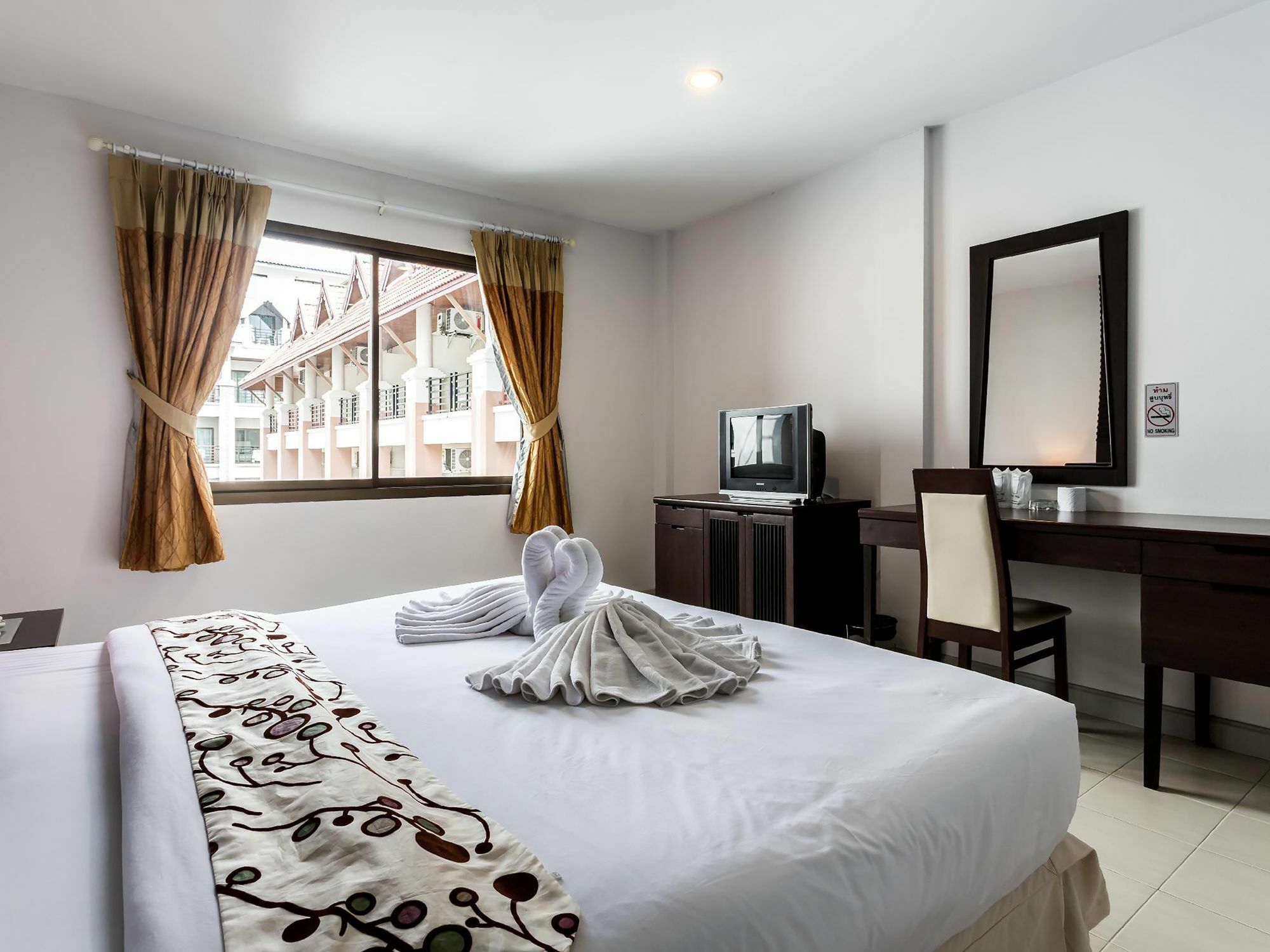 Sino House Patong Hotel Buitenkant foto
