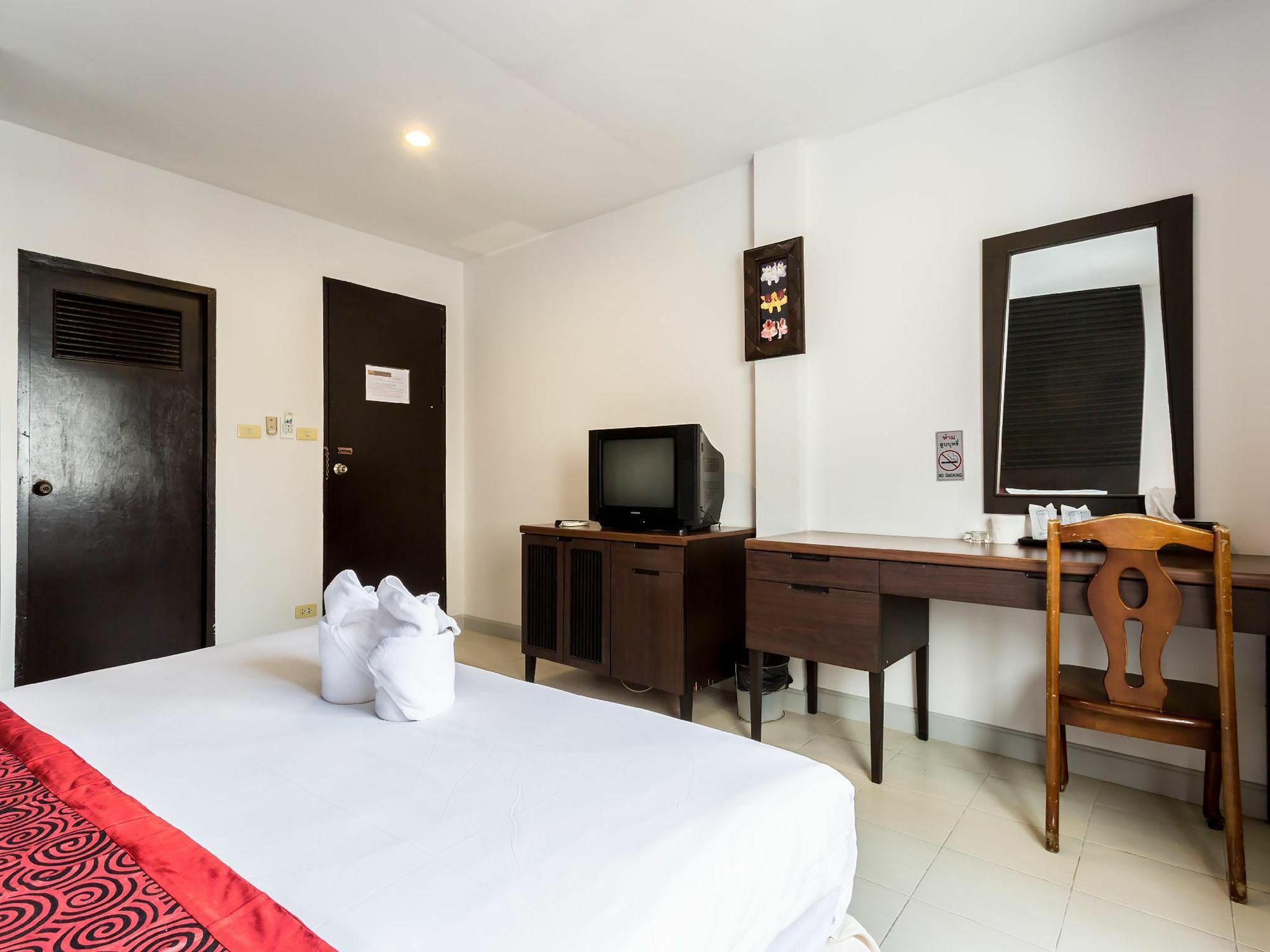 Sino House Patong Hotel Buitenkant foto