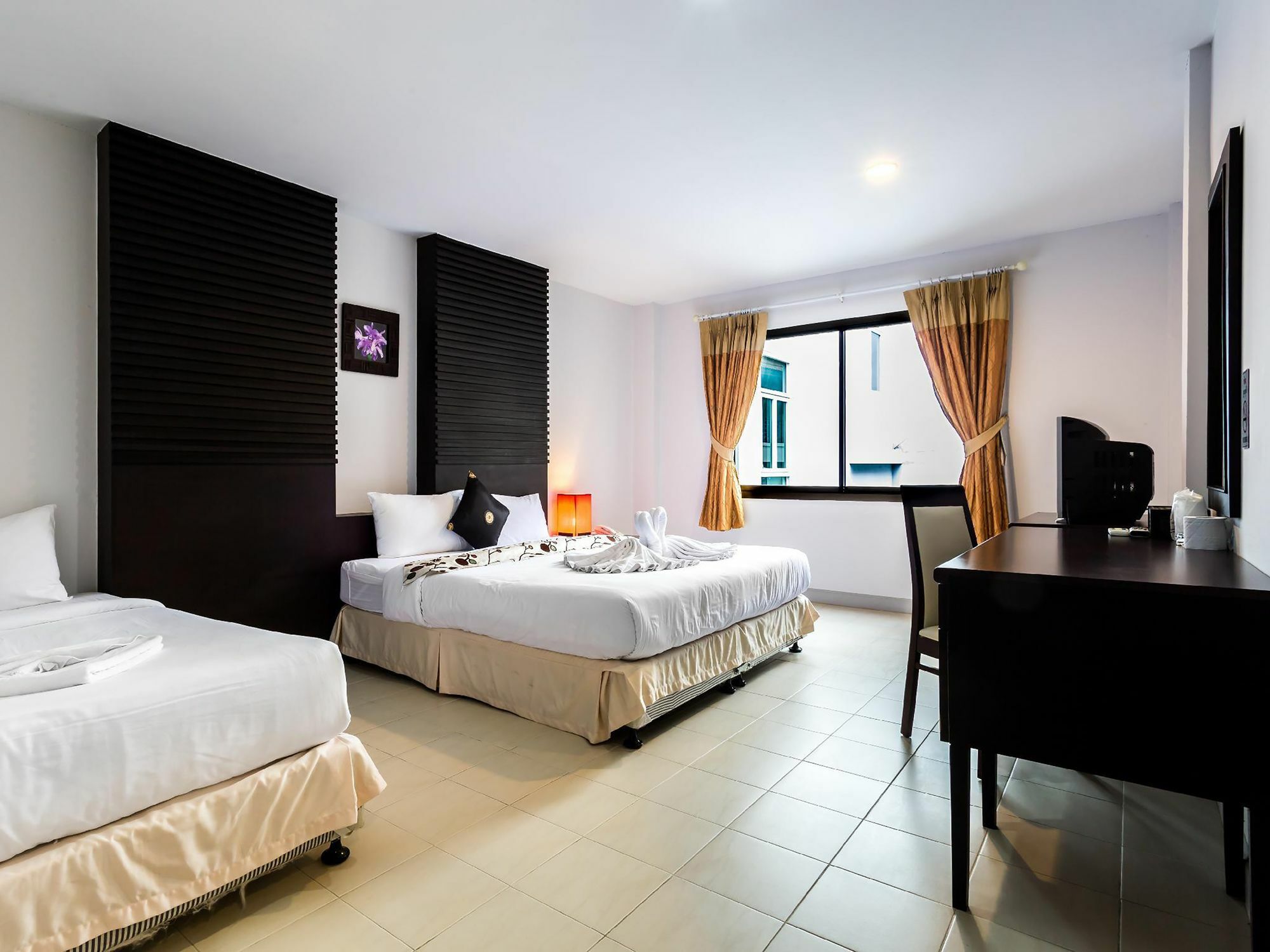 Sino House Patong Hotel Buitenkant foto