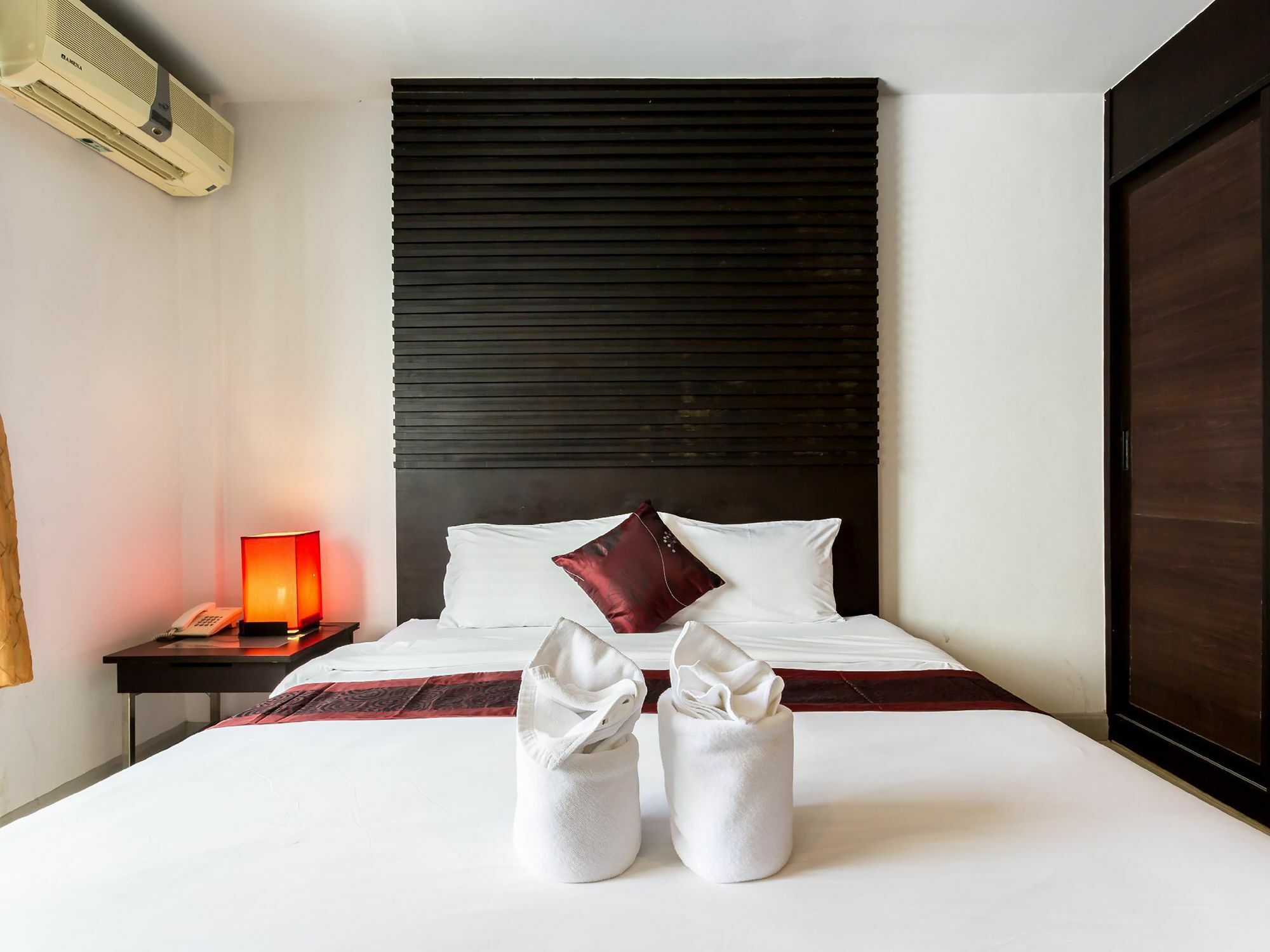 Sino House Patong Hotel Buitenkant foto